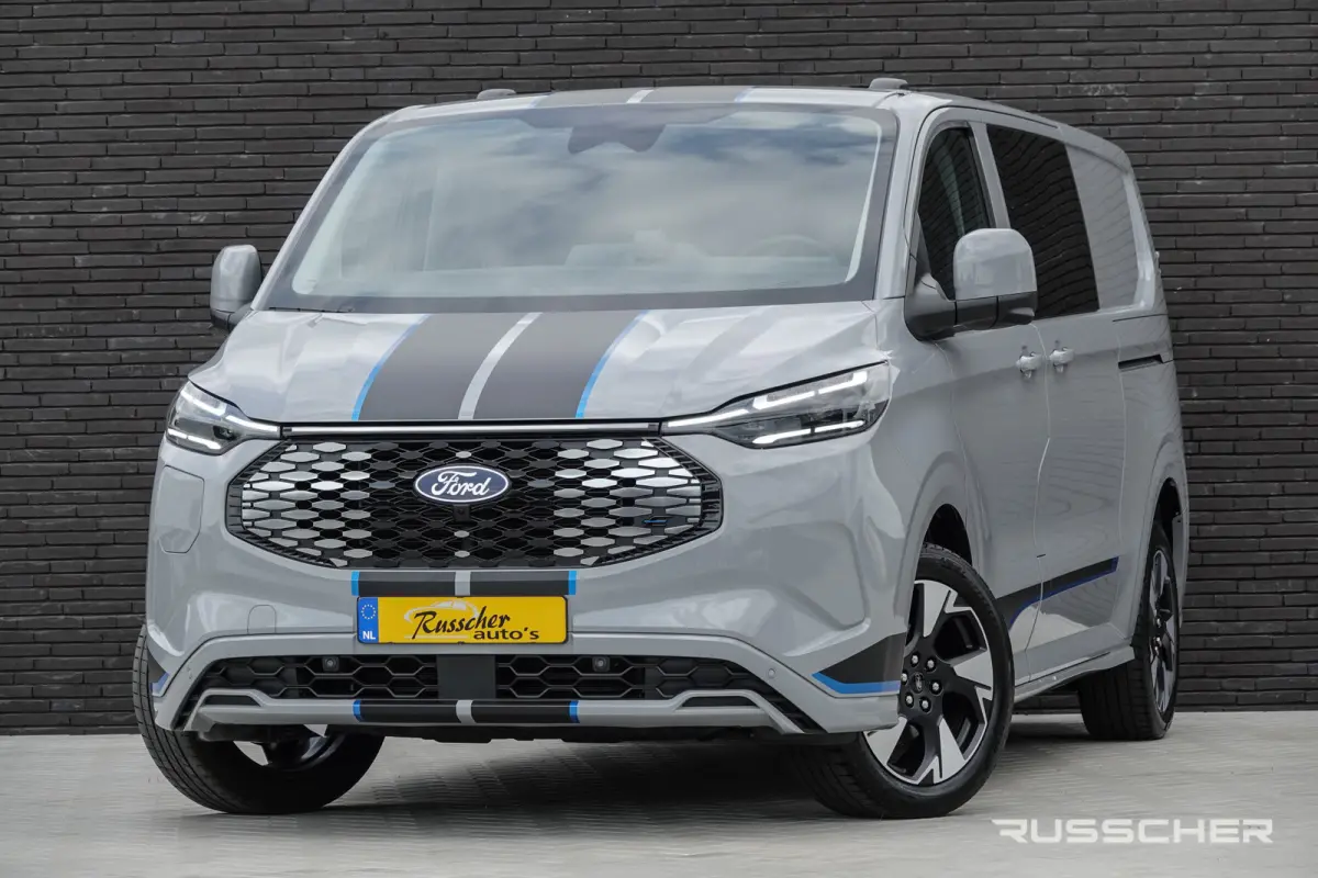 E-Transit L2H1 218Pk Aut. | | Nieuwe 71kWh Accu | 5-Persoons | Elektrisch | Sport 320 | 360° Camera | 19''