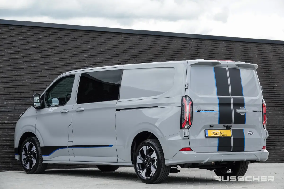 E-Transit L2H1 218Pk Aut. | | Nieuwe 71kWh Accu | 5-Persoons | Elektrisch | Sport 320 | 360° Camera | 19''