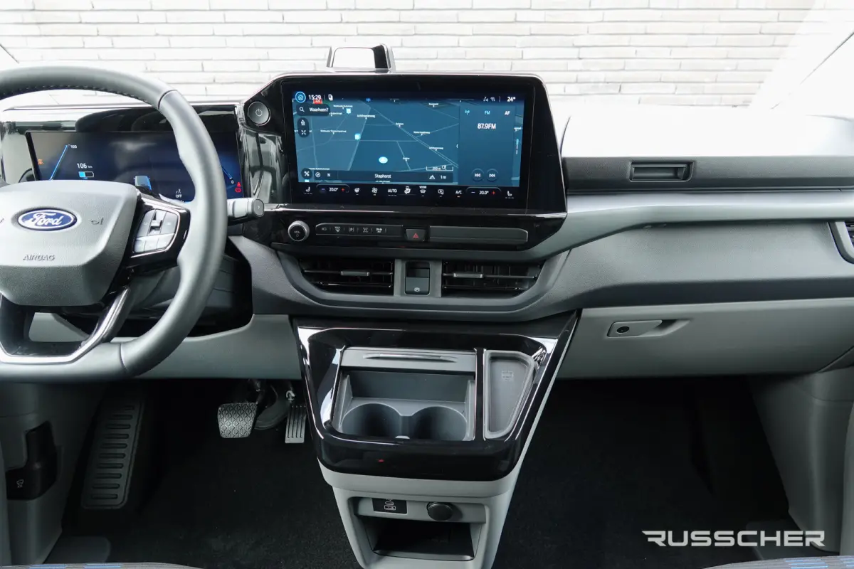 E-Transit L2H1 218Pk Aut. | | Nieuwe 71kWh Accu | 5-Persoons | Elektrisch | Sport 320 | 360° Camera | 19''