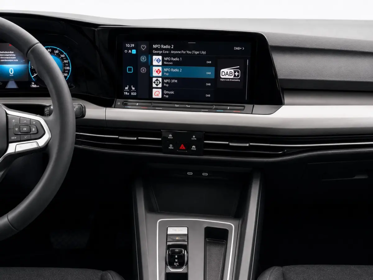 1.5 eTSI Life Business Automaat Trekhaak Airco ECC Navi Carplay Adaptive Cruise Control Full LED Stoel/stuurwielverwarming PDC VA Camera DAB Virtual Cockpit Privacy Glass