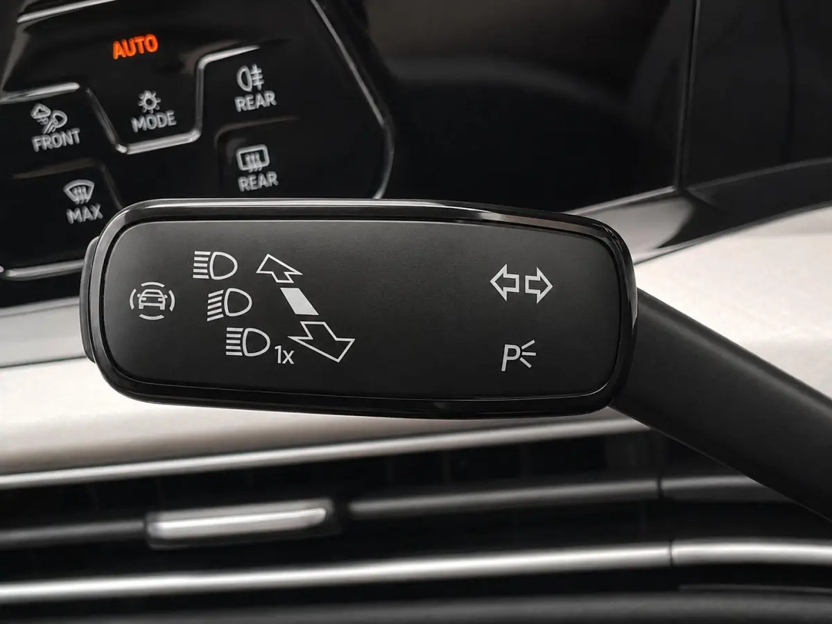 1.5 eTSI Life Business Automaat Trekhaak Airco ECC Navi Carplay Adaptive Cruise Control Full LED Stoel/stuurwielverwarming PDC VA Camera DAB Virtual Cockpit Privacy Glass