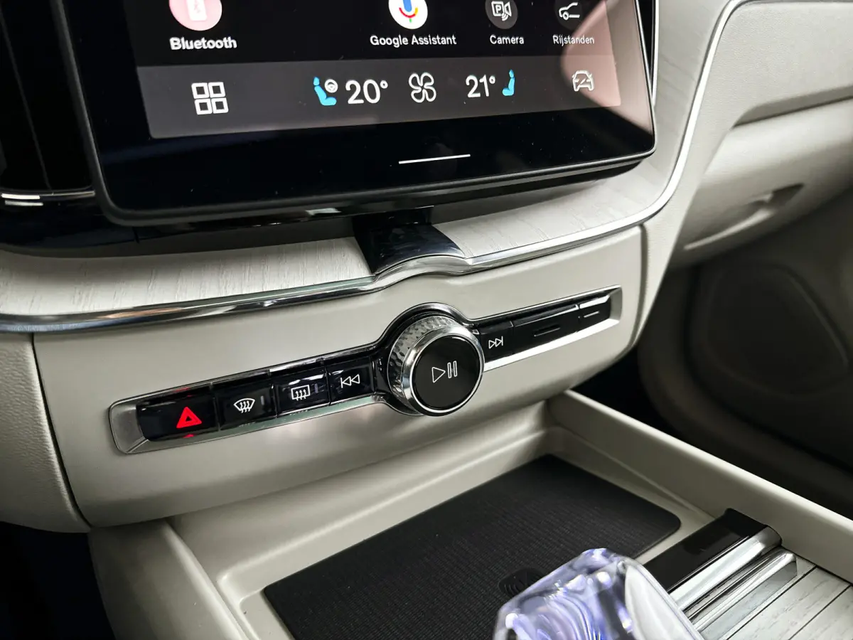T8 Plug-in hybrid AWD Ultra Dark | Panoramadak | 360° camera | Luchtvering | Harman Kardon | Head-up display | Stoel- en stuurverwarming