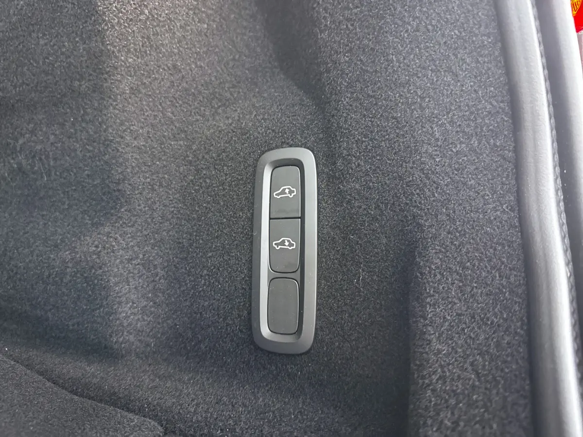 T8 Plug-in hybrid AWD Ultra Dark | Panoramadak | 360° camera | Luchtvering | Harman Kardon | Head-up display | Stoel- en stuurverwarming