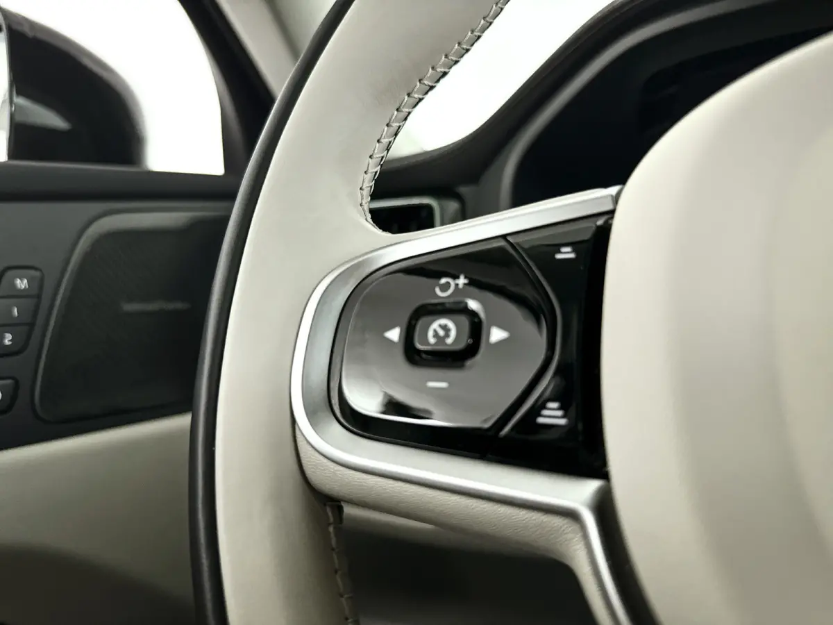 T8 Plug-in hybrid AWD Ultra Dark | Panoramadak | 360° camera | Luchtvering | Harman Kardon | Head-up display | Stoel- en stuurverwarming