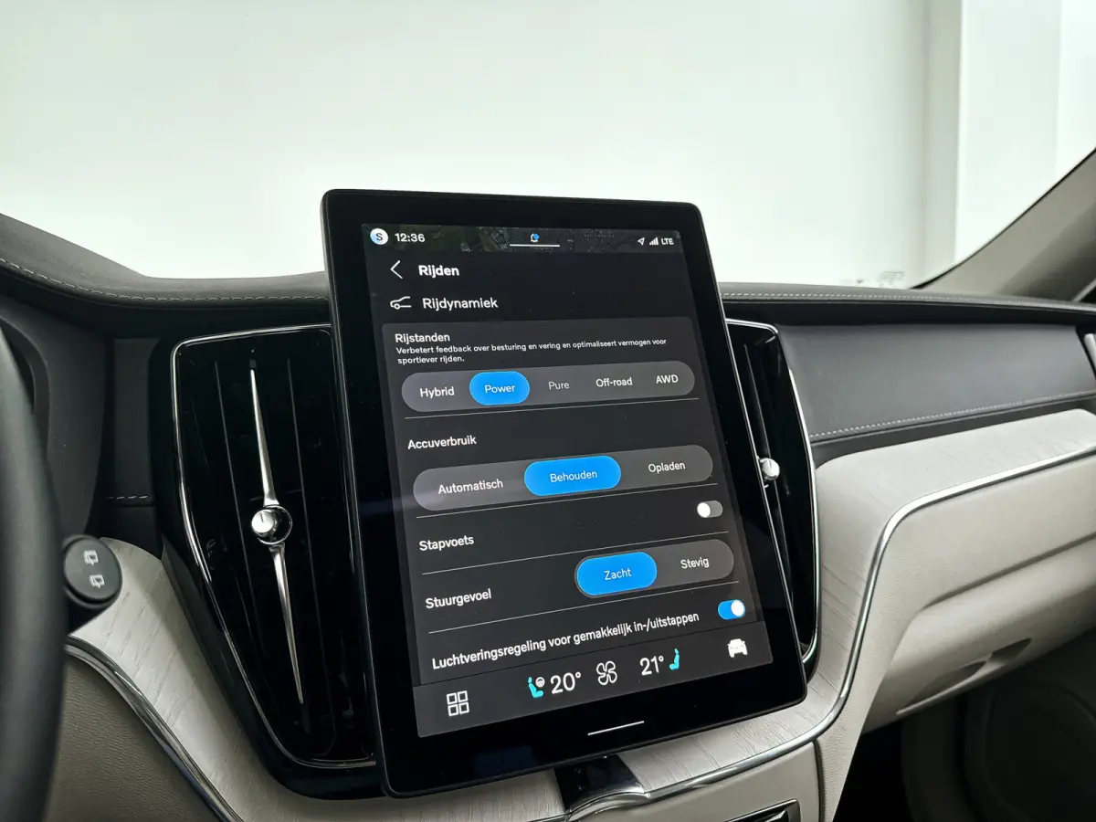 T8 Plug-in hybrid AWD Ultra Dark | Panoramadak | 360° camera | Luchtvering | Harman Kardon | Head-up display | Stoel- en stuurverwarming