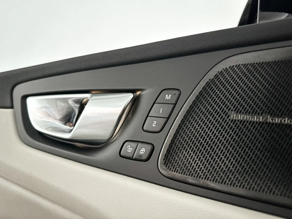 T8 Plug-in hybrid AWD Ultra Dark | Panoramadak | 360° camera | Luchtvering | Harman Kardon | Head-up display | Stoel- en stuurverwarming