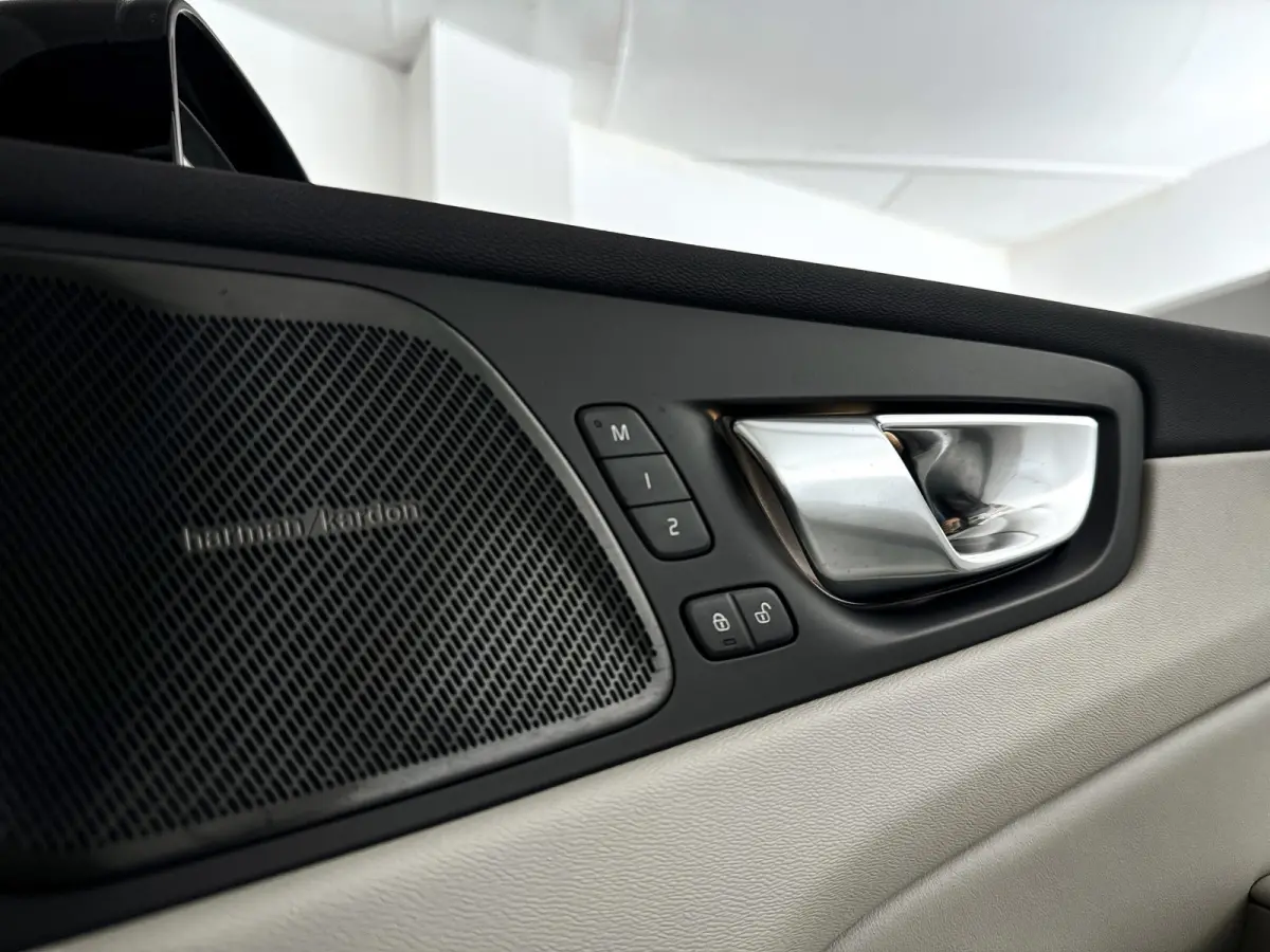 T8 Plug-in hybrid AWD Ultra Dark | Panoramadak | 360° camera | Luchtvering | Harman Kardon | Head-up display | Stoel- en stuurverwarming