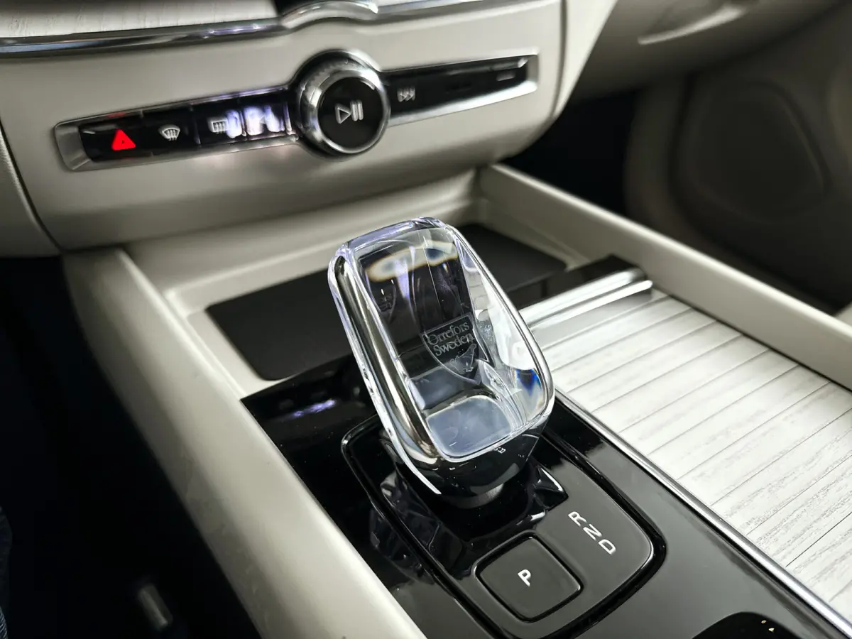 T8 Plug-in hybrid AWD Ultra Dark | Panoramadak | 360° camera | Luchtvering | Harman Kardon | Head-up display | Stoel- en stuurverwarming