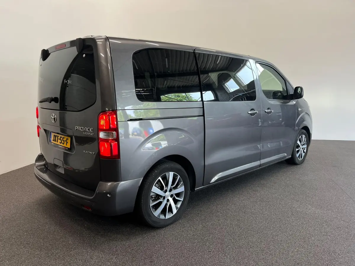 Verso L2 Extra Range Luxury 75 kWh 8p Personen bus Panorama dak Lederen bekleding Voorstoelen Climate Control Apple Carplay Android Auto Parkeer sensoren Cruise Control Bumpers in kleur