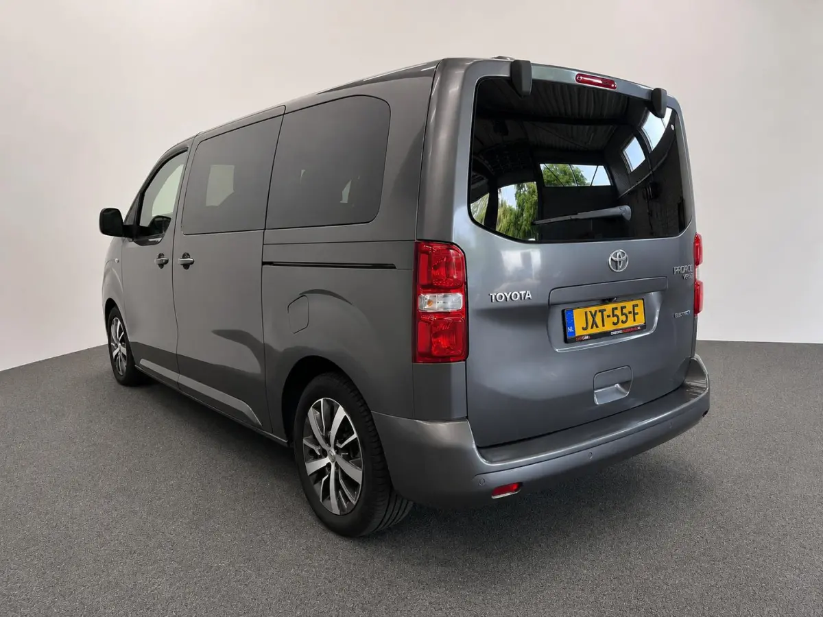 Verso L2 Extra Range Luxury 75 kWh 8p Personen bus Panorama dak Lederen bekleding Voorstoelen Climate Control Apple Carplay Android Auto Parkeer sensoren Cruise Control Bumpers in kleur
