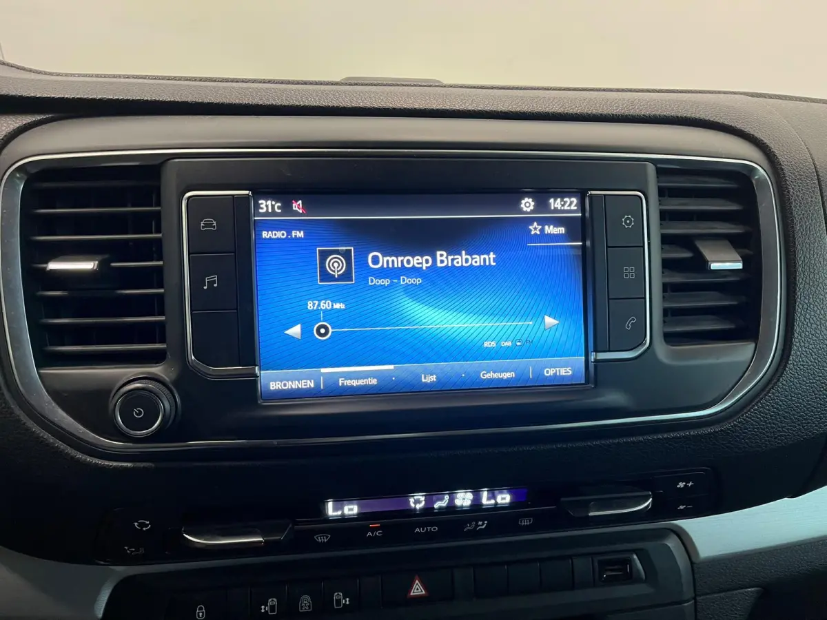 Verso L2 Extra Range Luxury 75 kWh 8p Personen bus Panorama dak Lederen bekleding Voorstoelen Climate Control Apple Carplay Android Auto Parkeer sensoren Cruise Control Bumpers in kleur