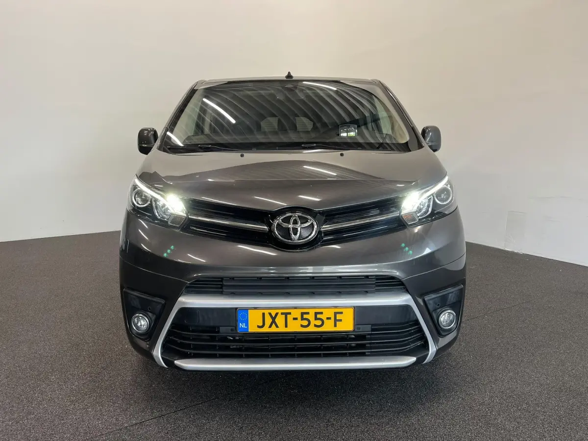 Verso L2 Extra Range Luxury 75 kWh 8p Personen bus Panorama dak Lederen bekleding Voorstoelen Climate Control Apple Carplay Android Auto Parkeer sensoren Cruise Control Bumpers in kleur
