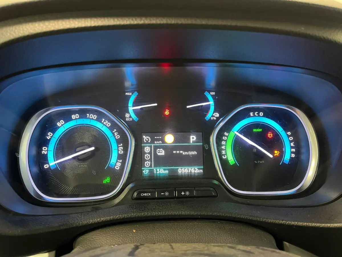 Verso L2 Extra Range Luxury 75 kWh 8p Personen bus Panorama dak Lederen bekleding Voorstoelen Climate Control Apple Carplay Android Auto Parkeer sensoren Cruise Control Bumpers in kleur