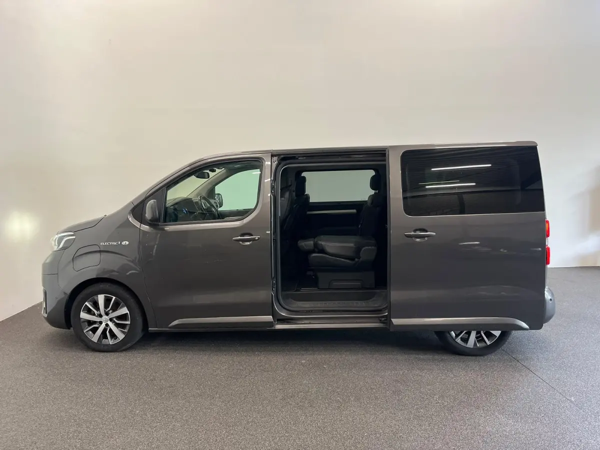 Verso L2 Extra Range Luxury 75 kWh 8p Personen bus Panorama dak Lederen bekleding Voorstoelen Climate Control Apple Carplay Android Auto Parkeer sensoren Cruise Control Bumpers in kleur