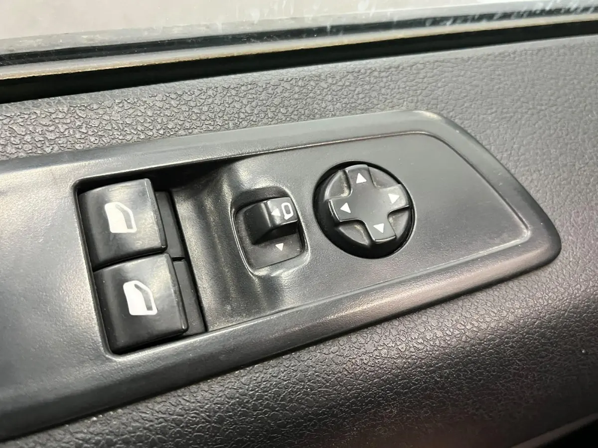 Verso L2 Extra Range Luxury 75 kWh 8p Personen bus Panorama dak Lederen bekleding Voorstoelen Climate Control Apple Carplay Android Auto Parkeer sensoren Cruise Control Bumpers in kleur