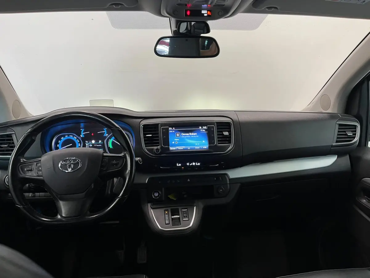 Verso L2 Extra Range Luxury 75 kWh 8p Personen bus Panorama dak Lederen bekleding Voorstoelen Climate Control Apple Carplay Android Auto Parkeer sensoren Cruise Control Bumpers in kleur