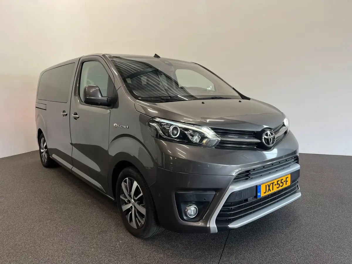 Verso L2 Extra Range Luxury 75 kWh 8p Personen bus Panorama dak Lederen bekleding Voorstoelen Climate Control Apple Carplay Android Auto Parkeer sensoren Cruise Control Bumpers in kleur