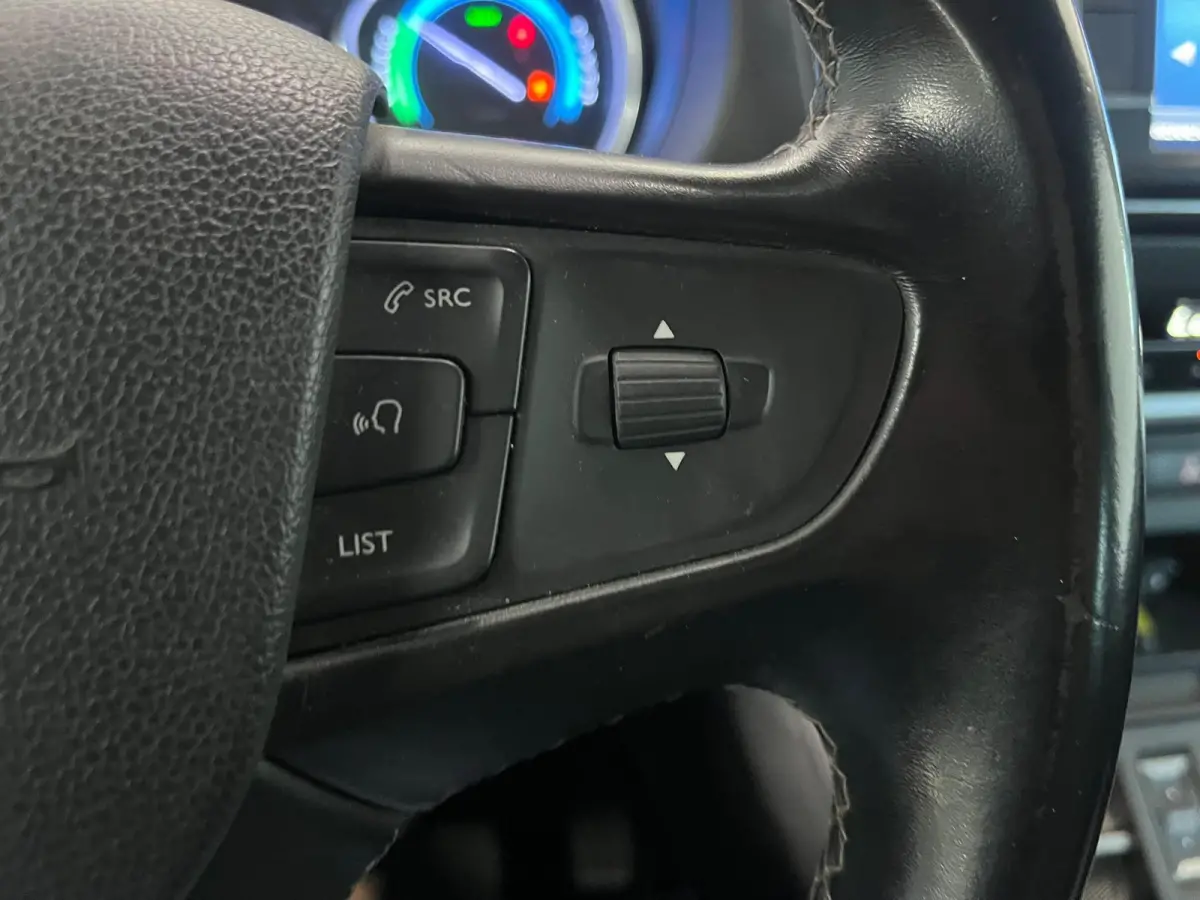 Verso L2 Extra Range Luxury 75 kWh 8p Personen bus Panorama dak Lederen bekleding Voorstoelen Climate Control Apple Carplay Android Auto Parkeer sensoren Cruise Control Bumpers in kleur