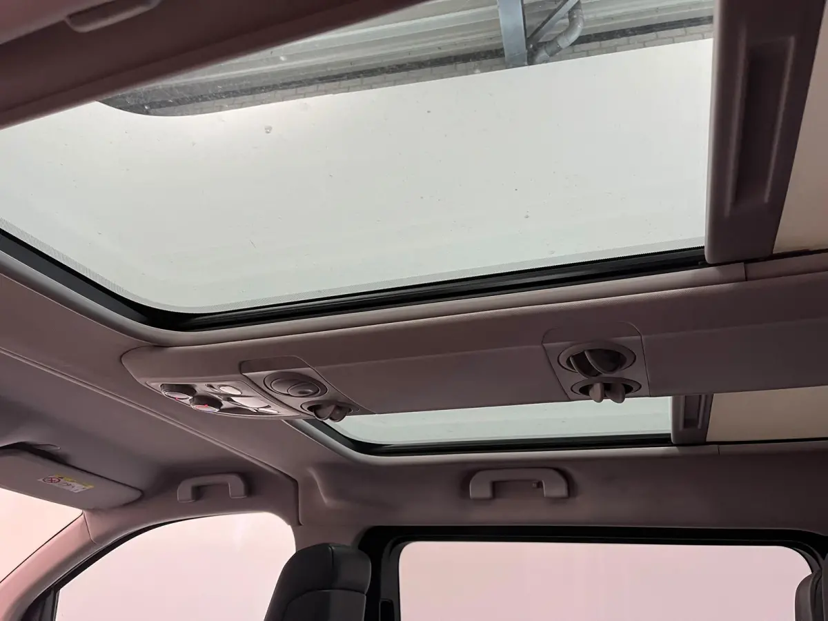 Verso L2 Extra Range Luxury 75 kWh 8p Personen bus Panorama dak Lederen bekleding Voorstoelen Climate Control Apple Carplay Android Auto Parkeer sensoren Cruise Control Bumpers in kleur