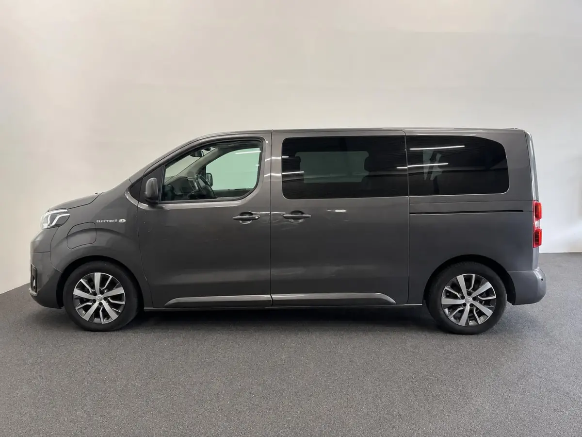 Verso L2 Extra Range Luxury 75 kWh 8p Personen bus Panorama dak Lederen bekleding Voorstoelen Climate Control Apple Carplay Android Auto Parkeer sensoren Cruise Control Bumpers in kleur