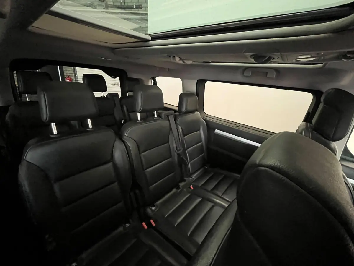 Verso L2 Extra Range Luxury 75 kWh 8p Personen bus Panorama dak Lederen bekleding Voorstoelen Climate Control Apple Carplay Android Auto Parkeer sensoren Cruise Control Bumpers in kleur
