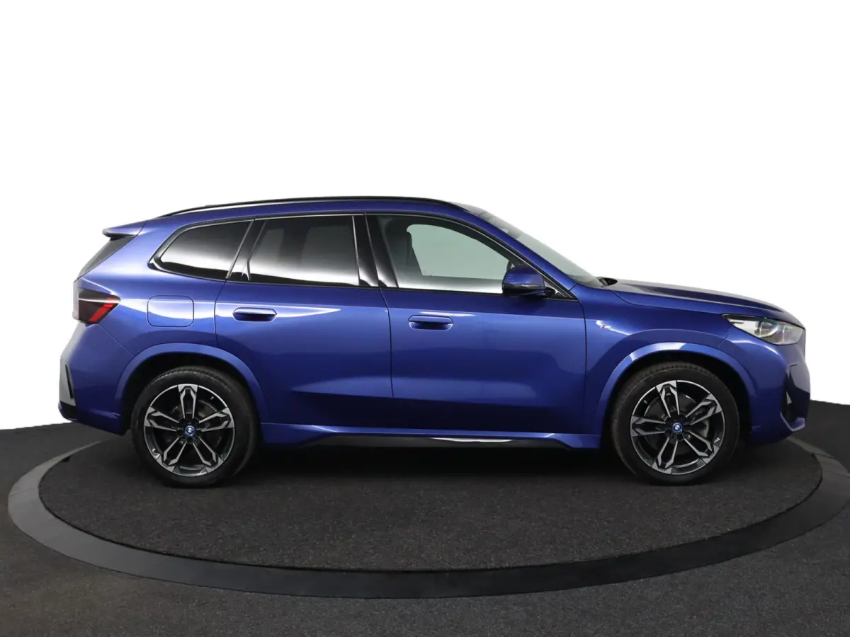 xDrive30e | SoH 100% | M Sport | Trekhaak | Panoramadak | Driving Assistant | Elektrisch verstelbare stoelen | Harman Kardon