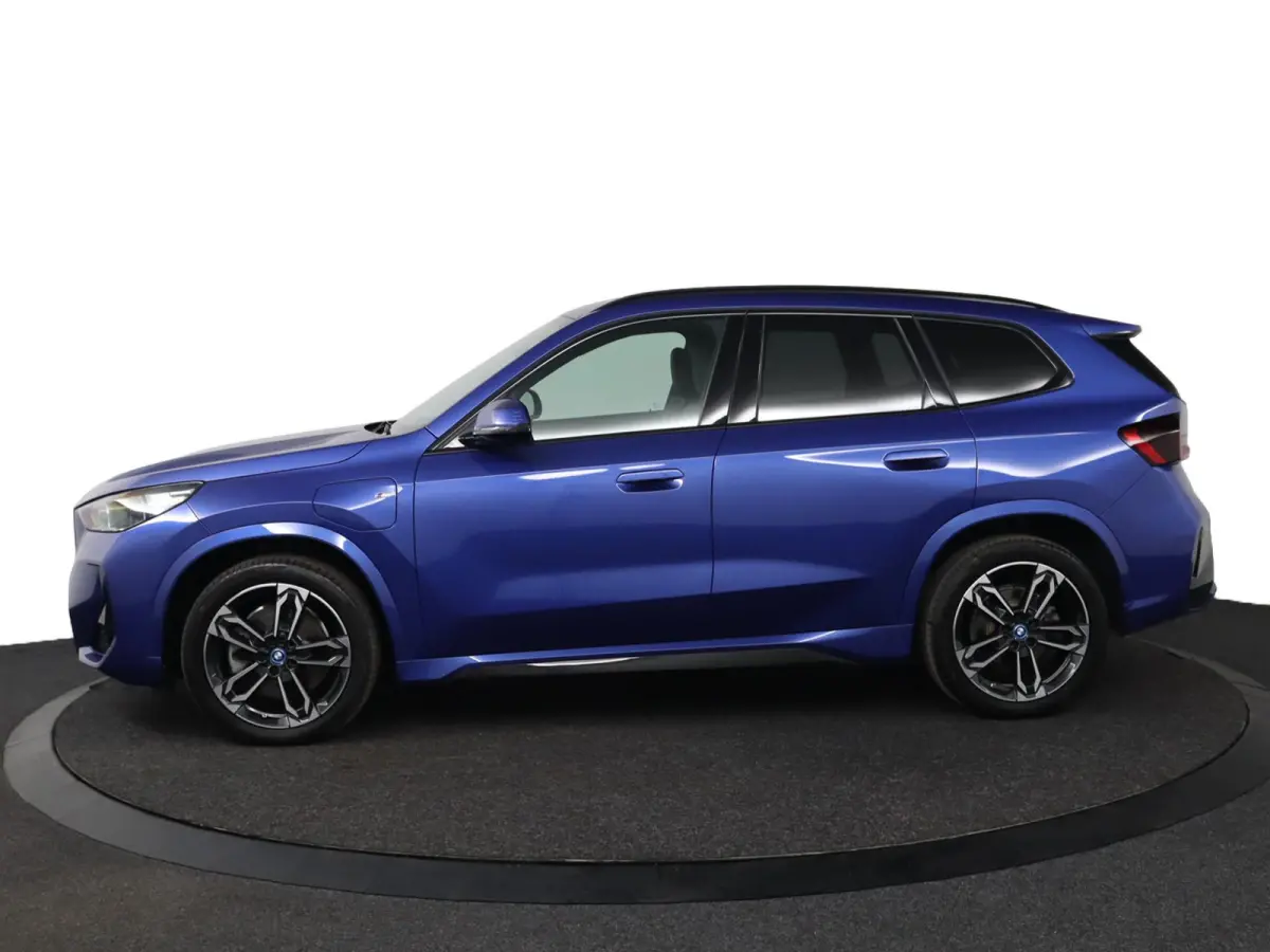 xDrive30e | SoH 100% | M Sport | Trekhaak | Panoramadak | Driving Assistant | Elektrisch verstelbare stoelen | Harman Kardon