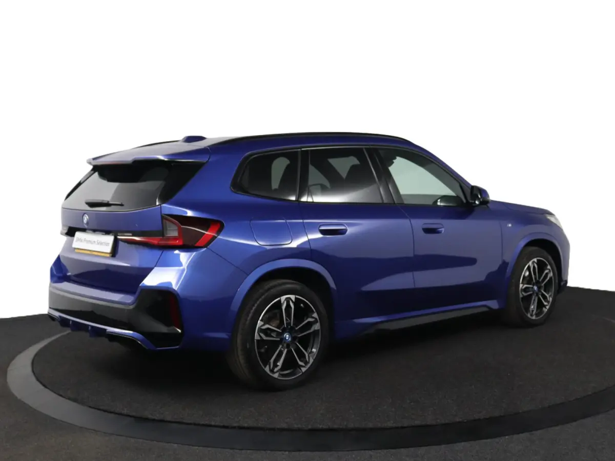 xDrive30e | SoH 100% | M Sport | Trekhaak | Panoramadak | Driving Assistant | Elektrisch verstelbare stoelen | Harman Kardon