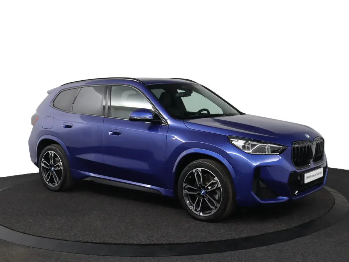 xDrive30e | SoH 100% | M Sport | Trekhaak | Panoramadak | Driving Assistant | Elektrisch verstelbare stoelen | Harman Kardon
