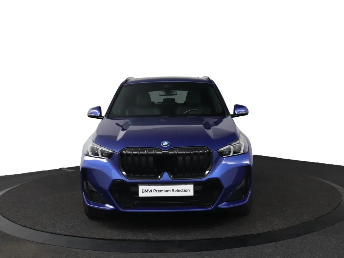 xDrive30e | SoH 100% | M Sport | Trekhaak | Panoramadak | Driving Assistant | Elektrisch verstelbare stoelen | Harman Kardon
