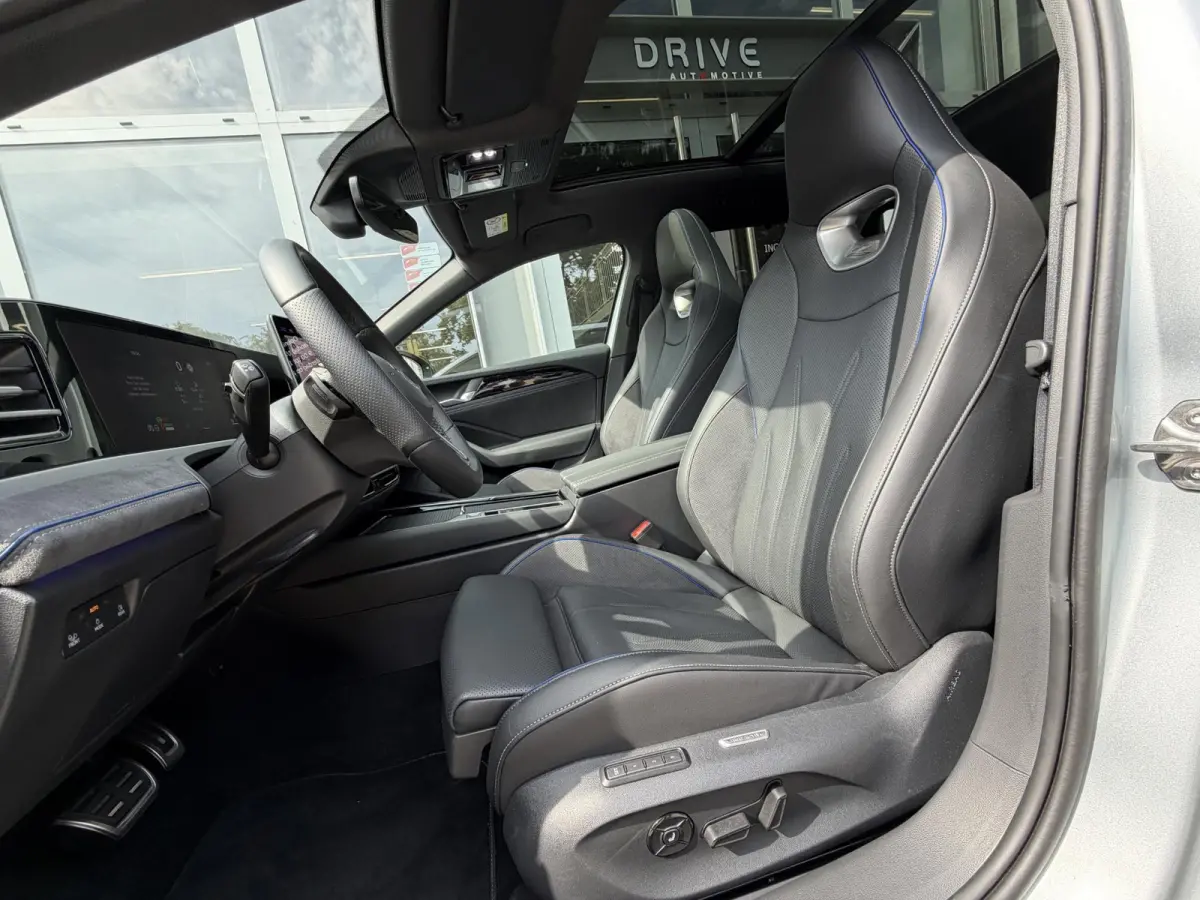 1.5 eHybrid R-Line |Pano|Leer|Memory|Ventilatie|Massage|HUD|