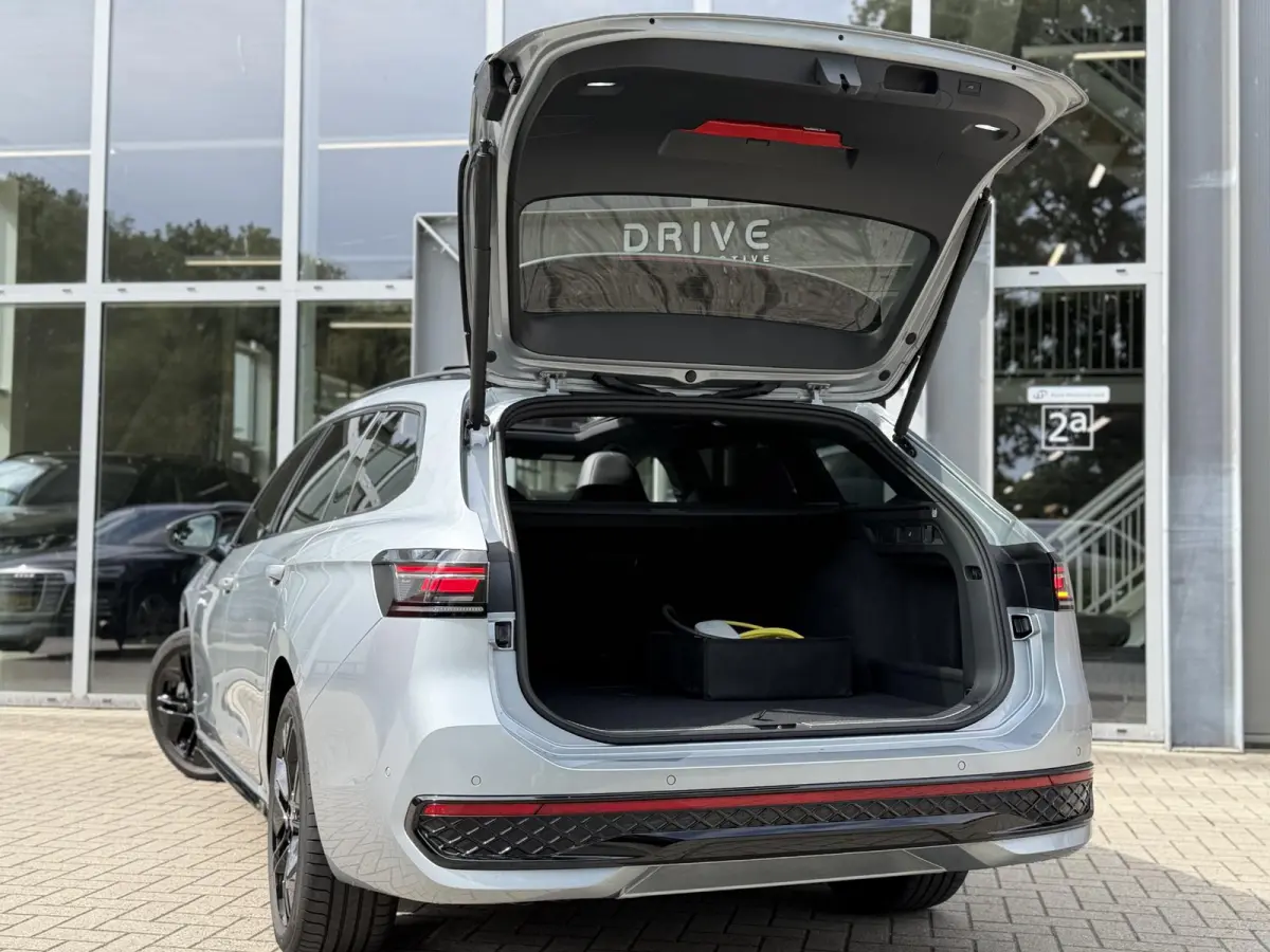 1.5 eHybrid R-Line |Pano|Leer|Memory|Ventilatie|Massage|HUD|