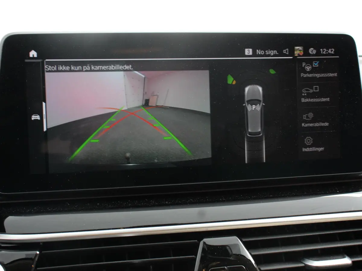 530e Executive Cimate control Adaptieve cruise control Navigatie Apple Carplay/ Android Auto Parkeersensoren Camera Lichtmetalen velgen Led