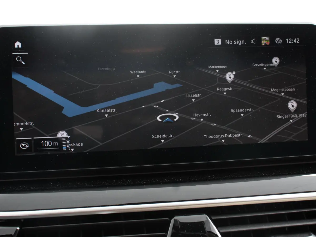 530e Executive Cimate control Adaptieve cruise control Navigatie Apple Carplay/ Android Auto Parkeersensoren Camera Lichtmetalen velgen Led