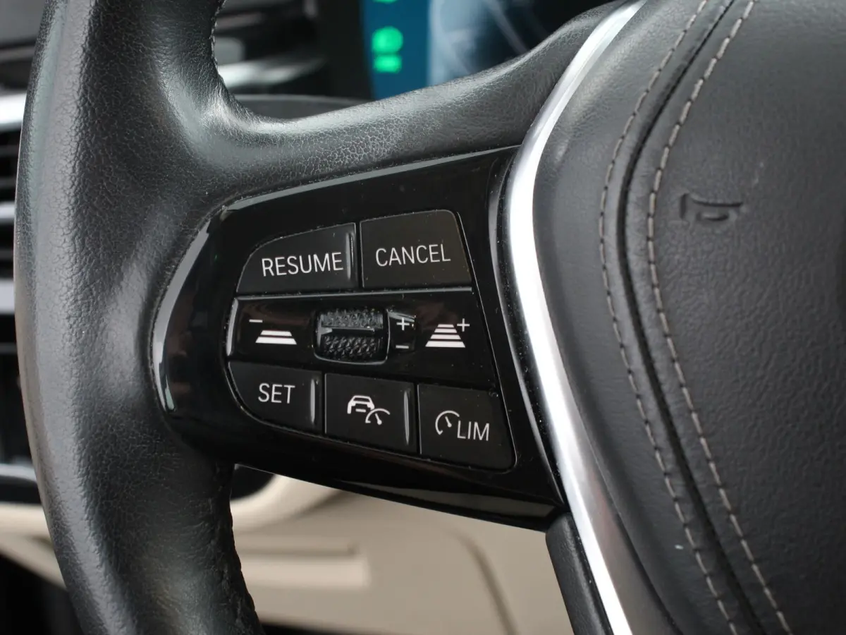 530e Executive Cimate control Adaptieve cruise control Navigatie Apple Carplay/ Android Auto Parkeersensoren Camera Lichtmetalen velgen Led