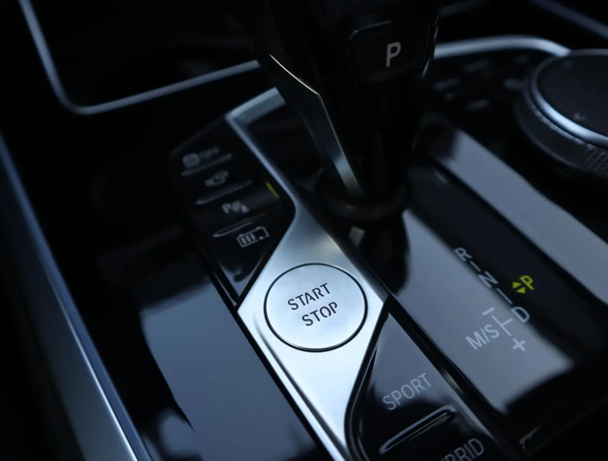 xDrive45e M Sport High Executive | Pano | H+K | Trekhaak | Comfort Stoelen | Co-pilot