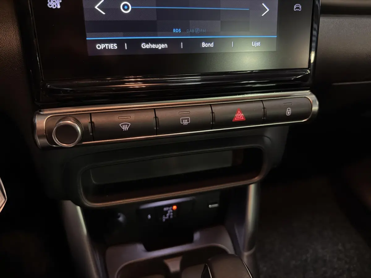 1.2 PureTech S&S Feel 16"/Navigatie/Climate/PDC/DAB/Apple Carplay & Android Auto