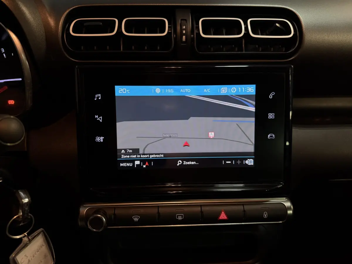 1.2 PureTech S&S Feel 16"/Navigatie/Climate/PDC/DAB/Apple Carplay & Android Auto