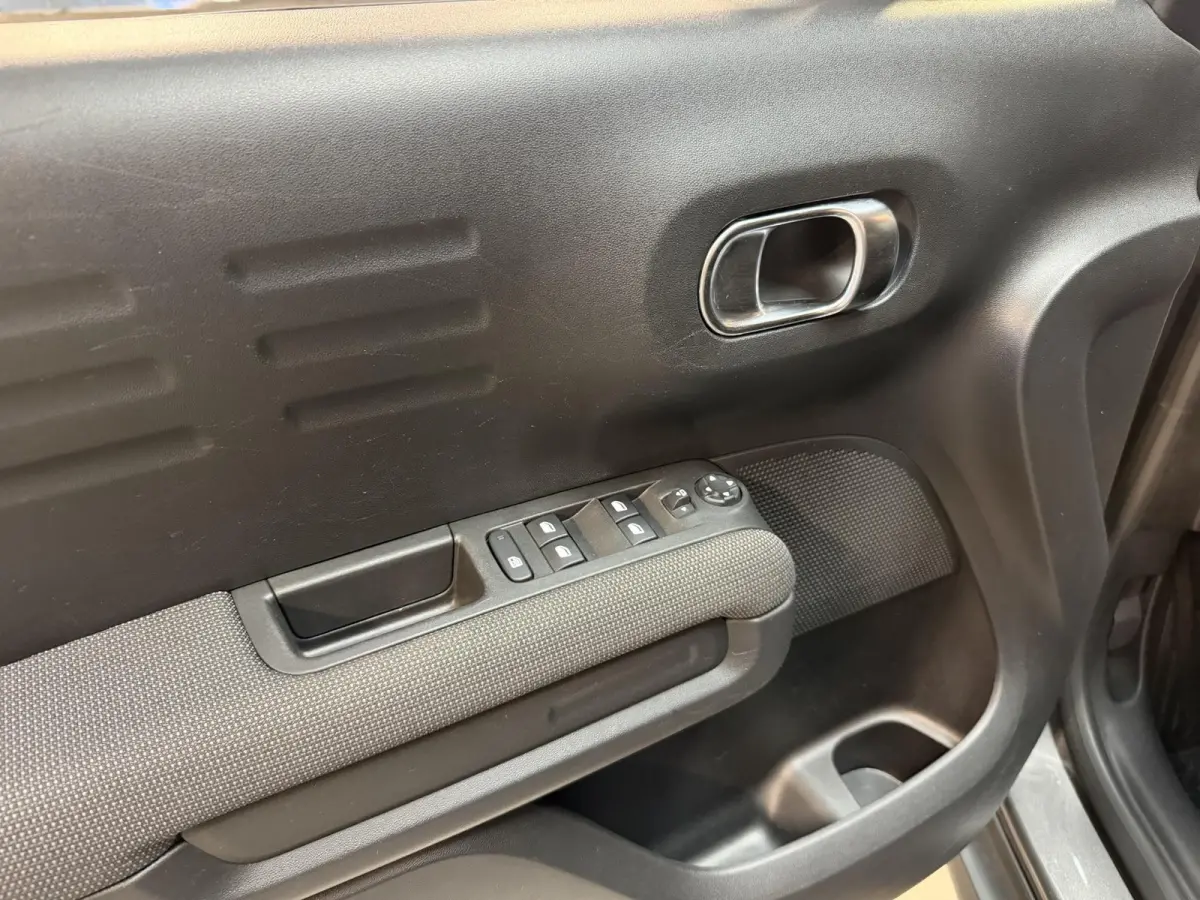 1.2 PureTech S&S Feel 16"/Navigatie/Climate/PDC/DAB/Apple Carplay & Android Auto
