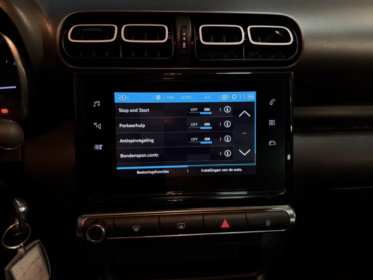 1.2 PureTech S&S Feel 16"/Navigatie/Climate/PDC/DAB/Apple Carplay & Android Auto