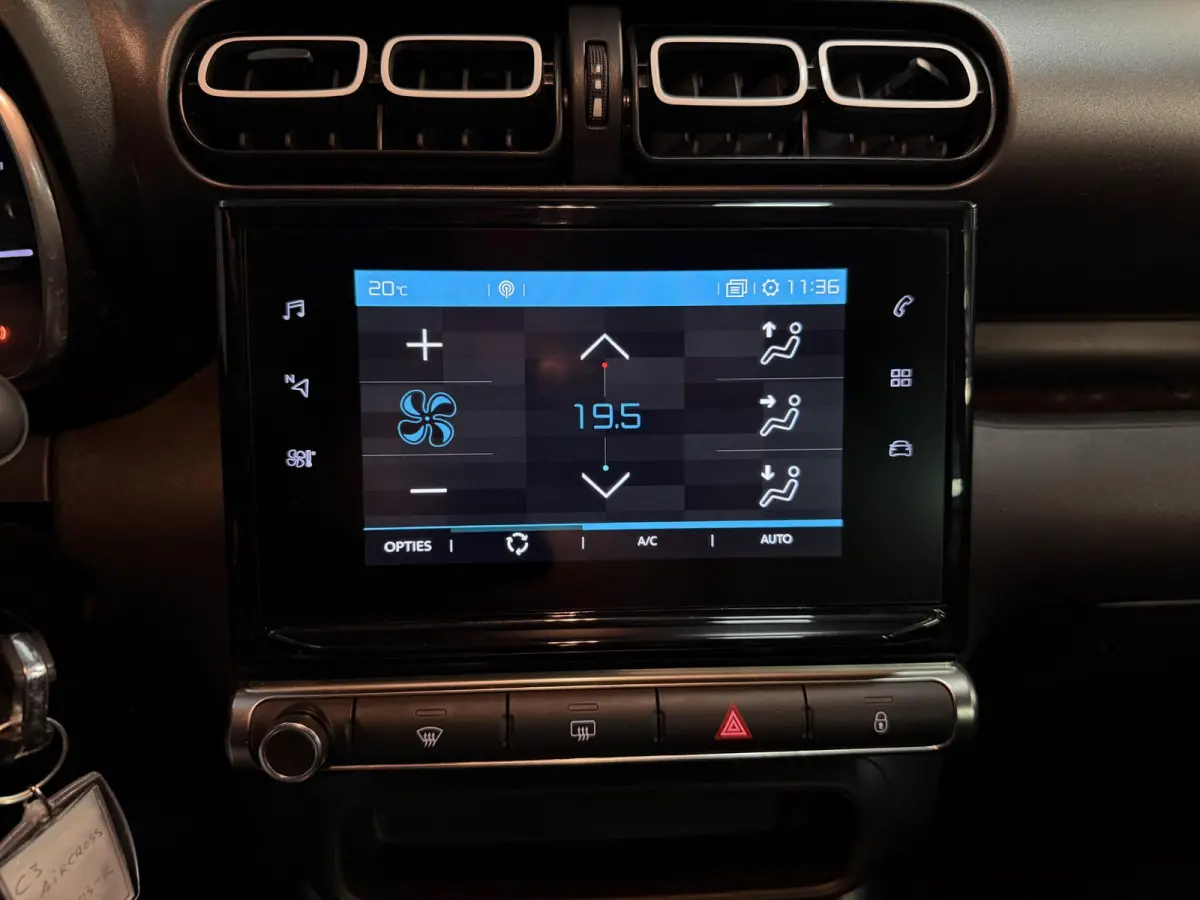 1.2 PureTech S&S Feel 16"/Navigatie/Climate/PDC/DAB/Apple Carplay & Android Auto