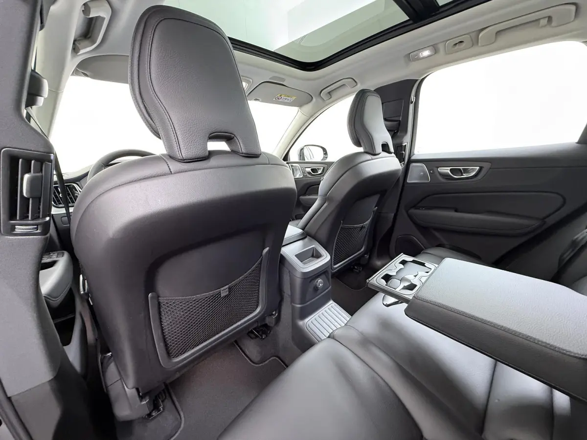 2.0 T8 Plug-in hybrid AWD Ultra Dark VAN:49.900,- VOOR:46.877,- UW HERFSTVOORDEEL:3.023,- T8 12 MND. BOVAG GARANTIE | HEAD UP | PANORAMA DAK | ACHTERUITRIJ CAMERA | BOWERS & WILKINS | MEM. S