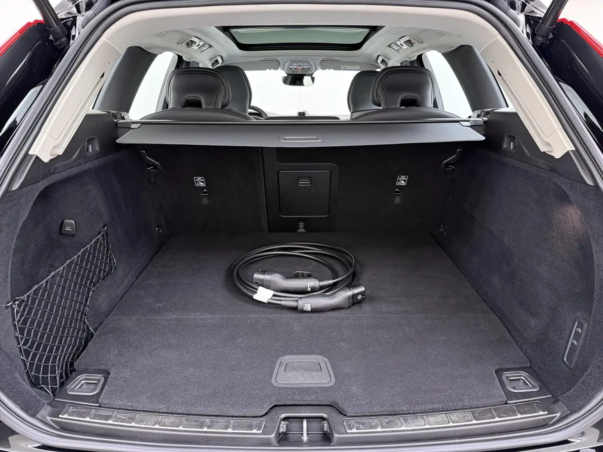 2.0 T8 Plug-in hybrid AWD Ultra Dark VAN:49.900,- VOOR:46.877,- UW HERFSTVOORDEEL:3.023,- T8 12 MND. BOVAG GARANTIE | HEAD UP | PANORAMA DAK | ACHTERUITRIJ CAMERA | BOWERS & WILKINS | MEM. S