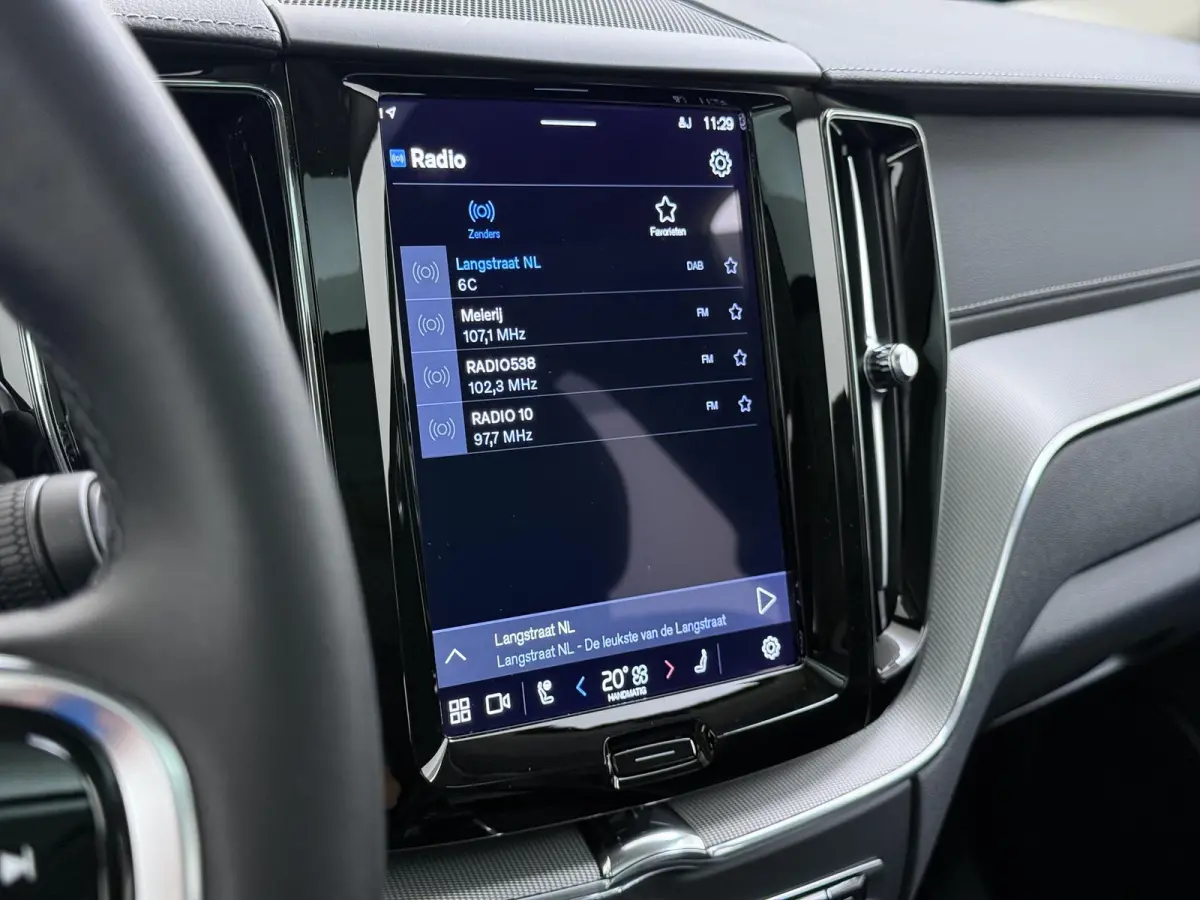 2.0 T8 Plug-in hybrid AWD Ultra Dark VAN:49.900,- VOOR:46.877,- UW HERFSTVOORDEEL:3.023,- T8 12 MND. BOVAG GARANTIE | HEAD UP | PANORAMA DAK | ACHTERUITRIJ CAMERA | BOWERS & WILKINS | MEM. S