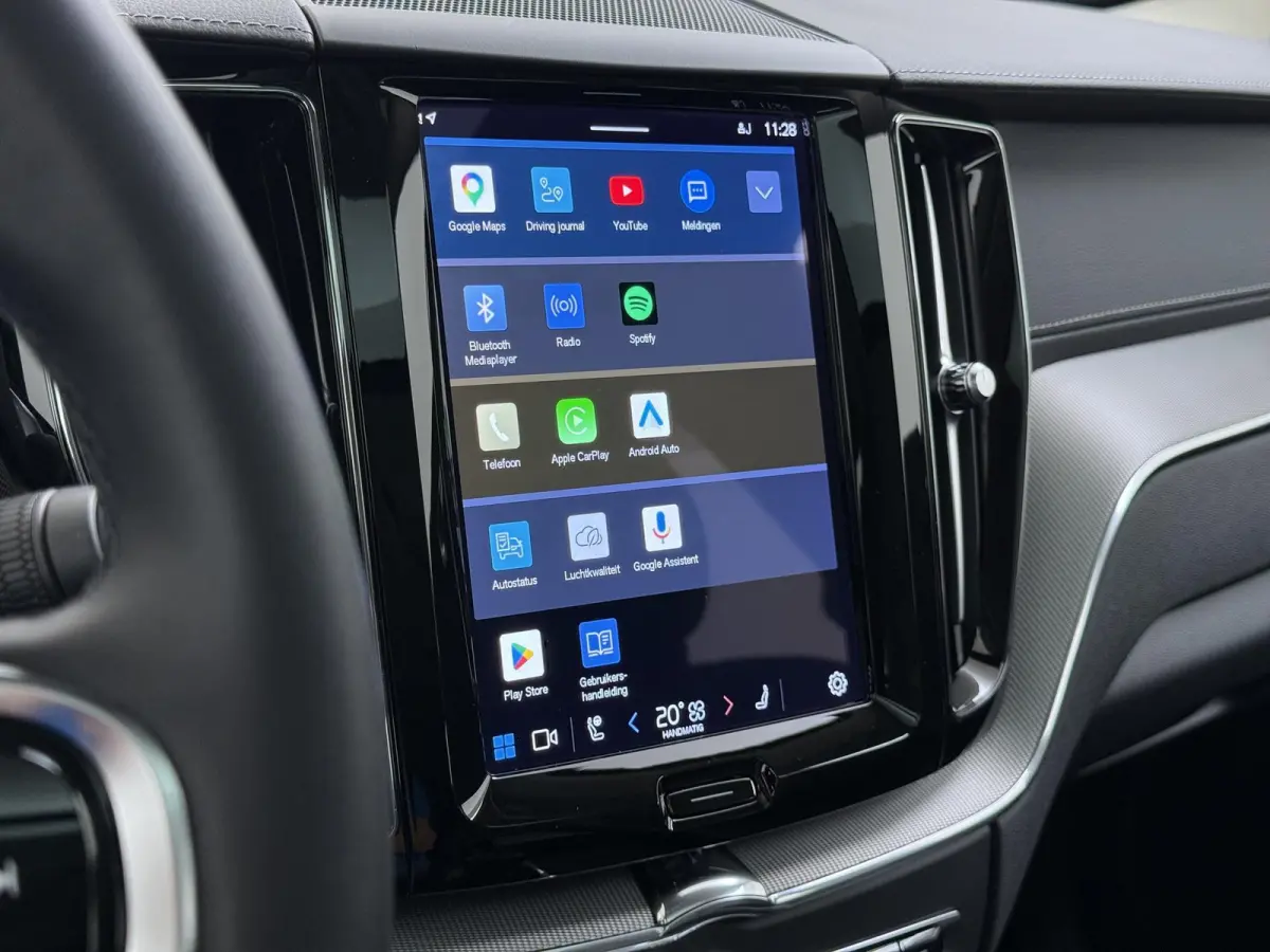 2.0 T8 Plug-in hybrid AWD Ultra Dark VAN:49.900,- VOOR:46.877,- UW HERFSTVOORDEEL:3.023,- T8 12 MND. BOVAG GARANTIE | HEAD UP | PANORAMA DAK | ACHTERUITRIJ CAMERA | BOWERS & WILKINS | MEM. S