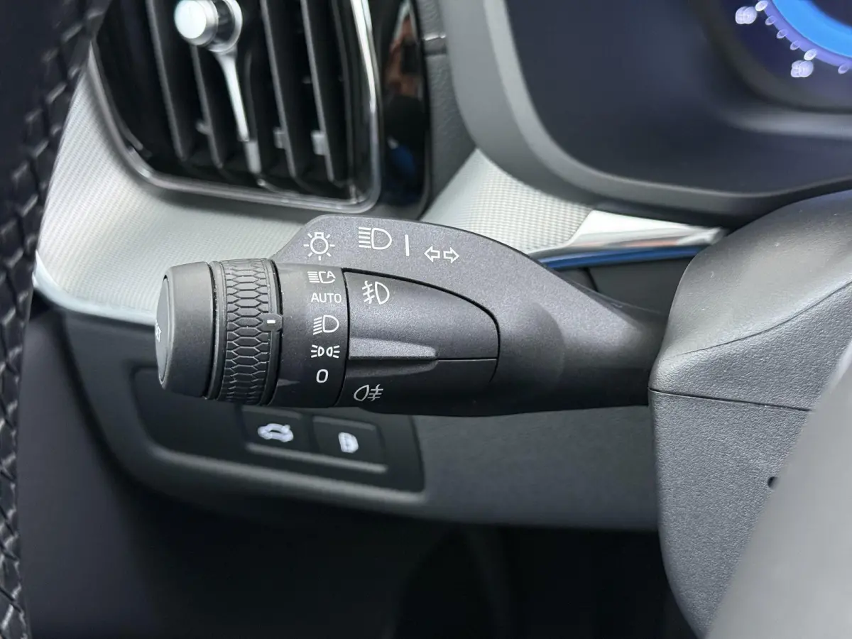 2.0 T8 Plug-in hybrid AWD Ultra Dark VAN:49.900,- VOOR:46.877,- UW HERFSTVOORDEEL:3.023,- T8 12 MND. BOVAG GARANTIE | HEAD UP | PANORAMA DAK | ACHTERUITRIJ CAMERA | BOWERS & WILKINS | MEM. S
