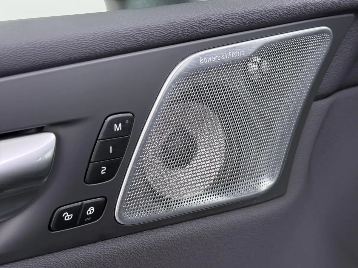 2.0 T8 Plug-in hybrid AWD Ultra Dark VAN:49.900,- VOOR:46.877,- UW HERFSTVOORDEEL:3.023,- T8 12 MND. BOVAG GARANTIE | HEAD UP | PANORAMA DAK | ACHTERUITRIJ CAMERA | BOWERS & WILKINS | MEM. S