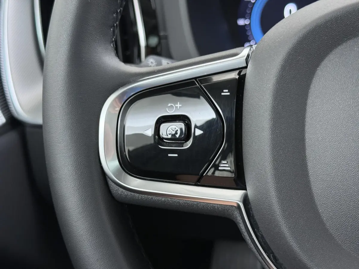 2.0 T8 Plug-in hybrid AWD Ultra Dark VAN:49.900,- VOOR:46.877,- UW HERFSTVOORDEEL:3.023,- T8 12 MND. BOVAG GARANTIE | HEAD UP | PANORAMA DAK | ACHTERUITRIJ CAMERA | BOWERS & WILKINS | MEM. S