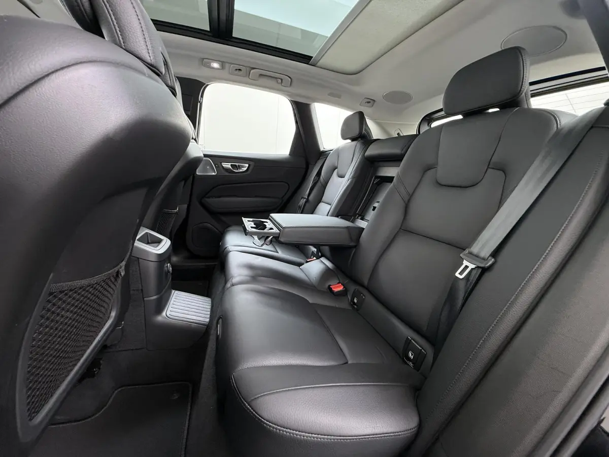 2.0 T8 Plug-in hybrid AWD Ultra Dark VAN:49.900,- VOOR:46.877,- UW HERFSTVOORDEEL:3.023,- T8 12 MND. BOVAG GARANTIE | HEAD UP | PANORAMA DAK | ACHTERUITRIJ CAMERA | BOWERS & WILKINS | MEM. S