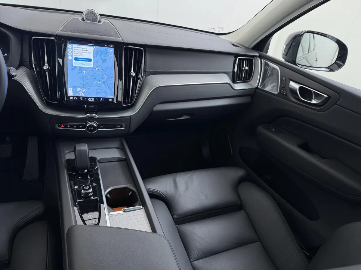 2.0 T8 Plug-in hybrid AWD Ultra Dark VAN:49.900,- VOOR:46.877,- UW HERFSTVOORDEEL:3.023,- T8 12 MND. BOVAG GARANTIE | HEAD UP | PANORAMA DAK | ACHTERUITRIJ CAMERA | BOWERS & WILKINS | MEM. S